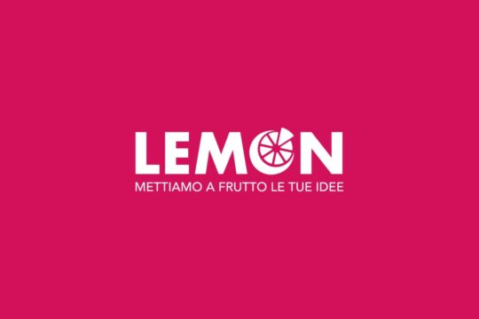 logo rosso con logo Lemon in bianco